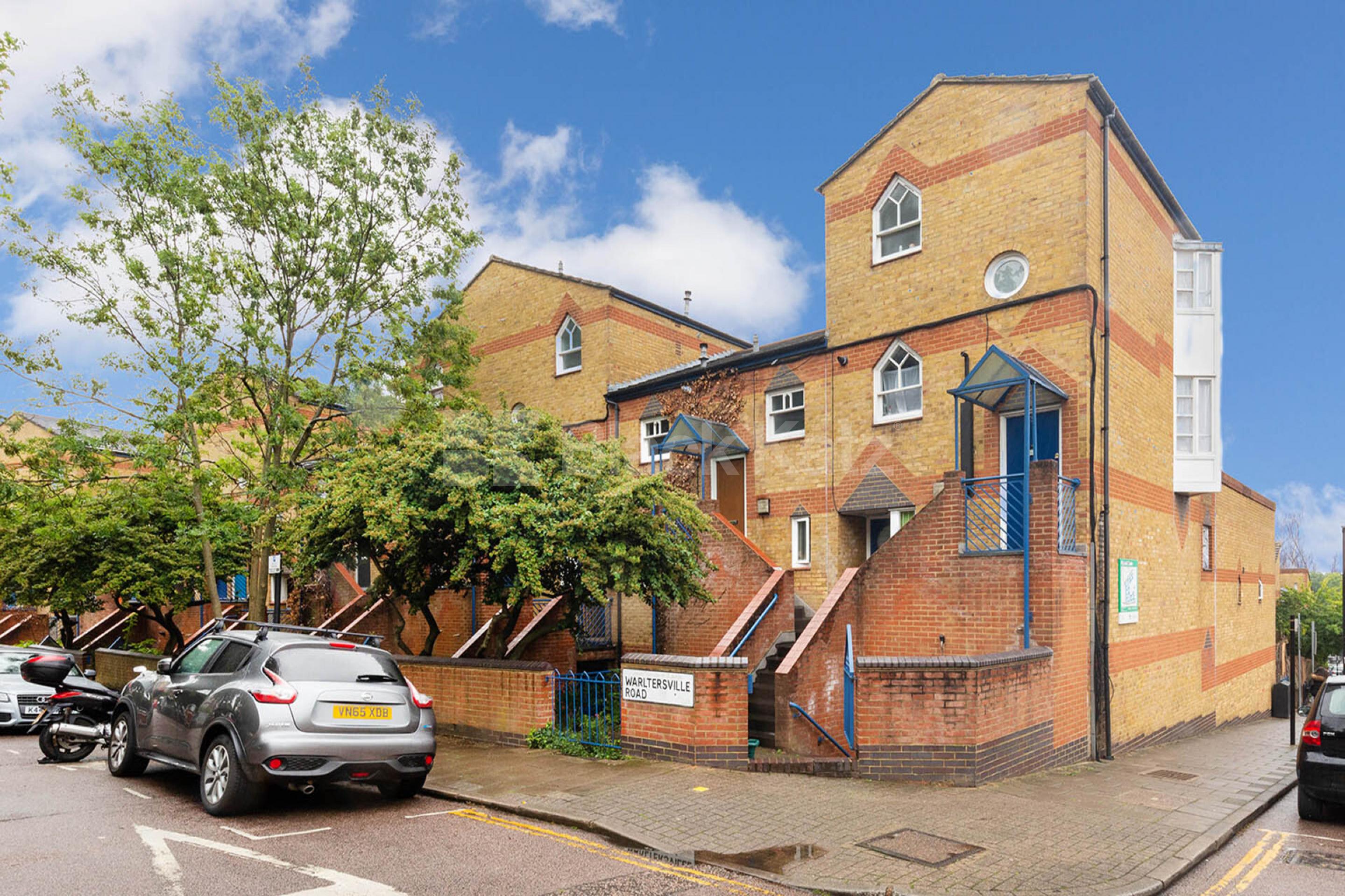  large one double bedroom flat set on top floor a private purpose built block Warltersville Road, Archway / Crouch Hill N19